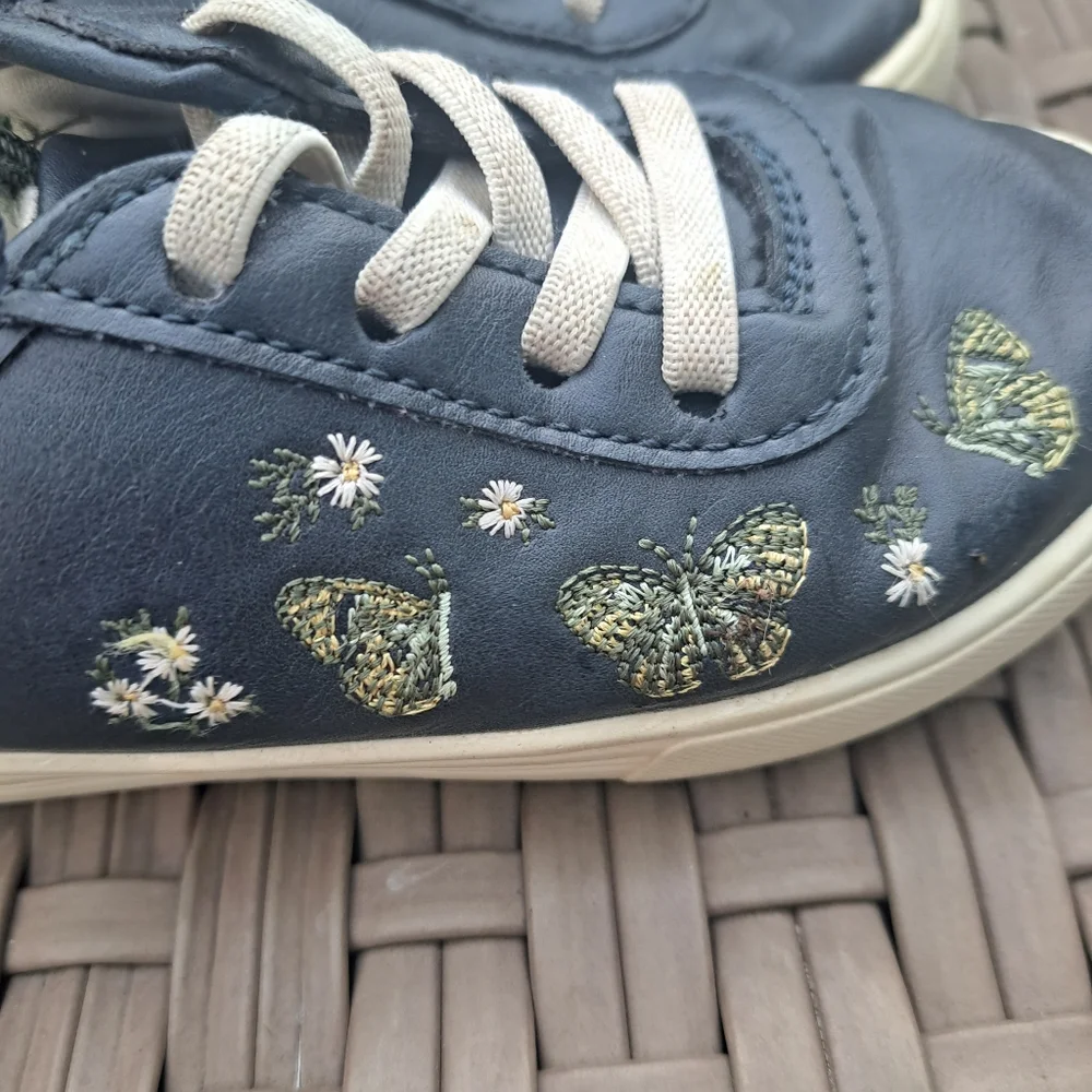 3/15 Oshkosh Bgosh shoes size 9 M🦋